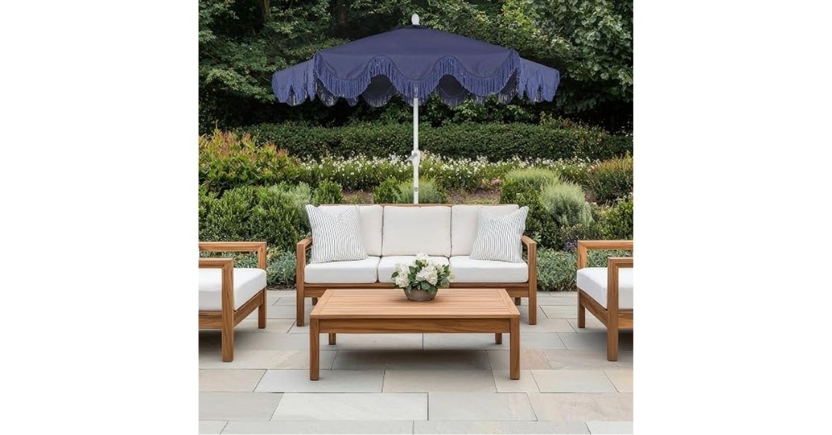 patio umbrella with scalloped fringe