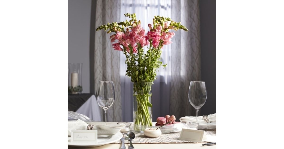 clear cylindrical glass vase