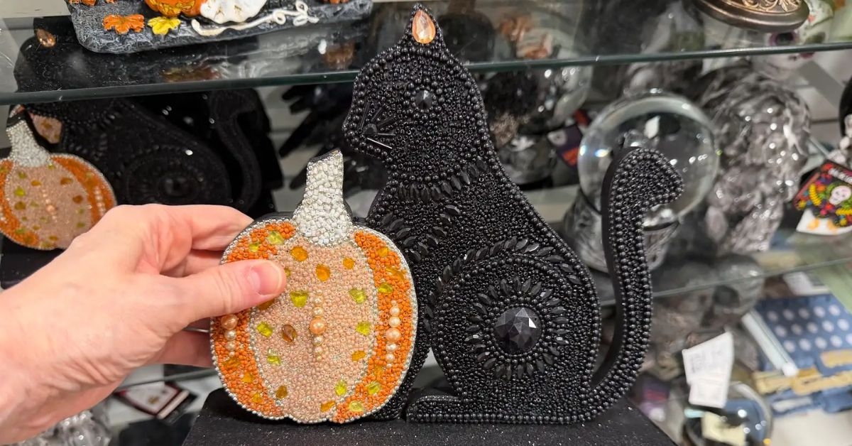 halloween cat decor