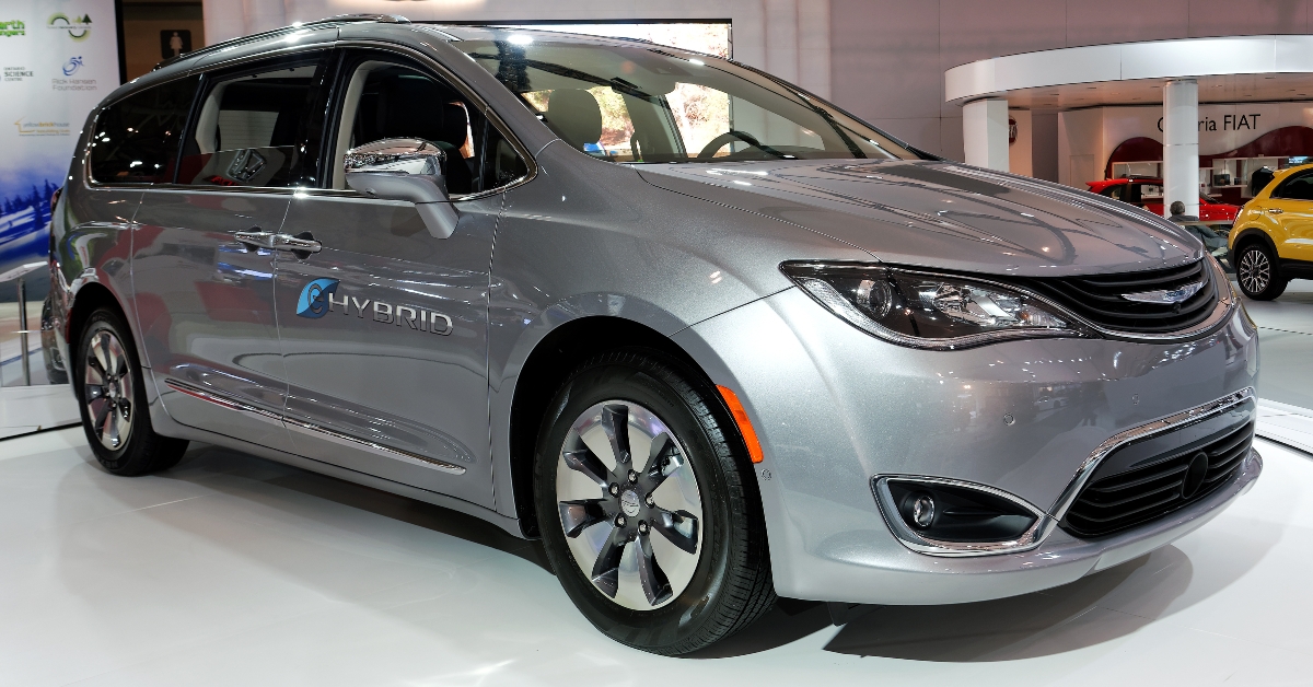 chrysler pacifica hybrid minivan