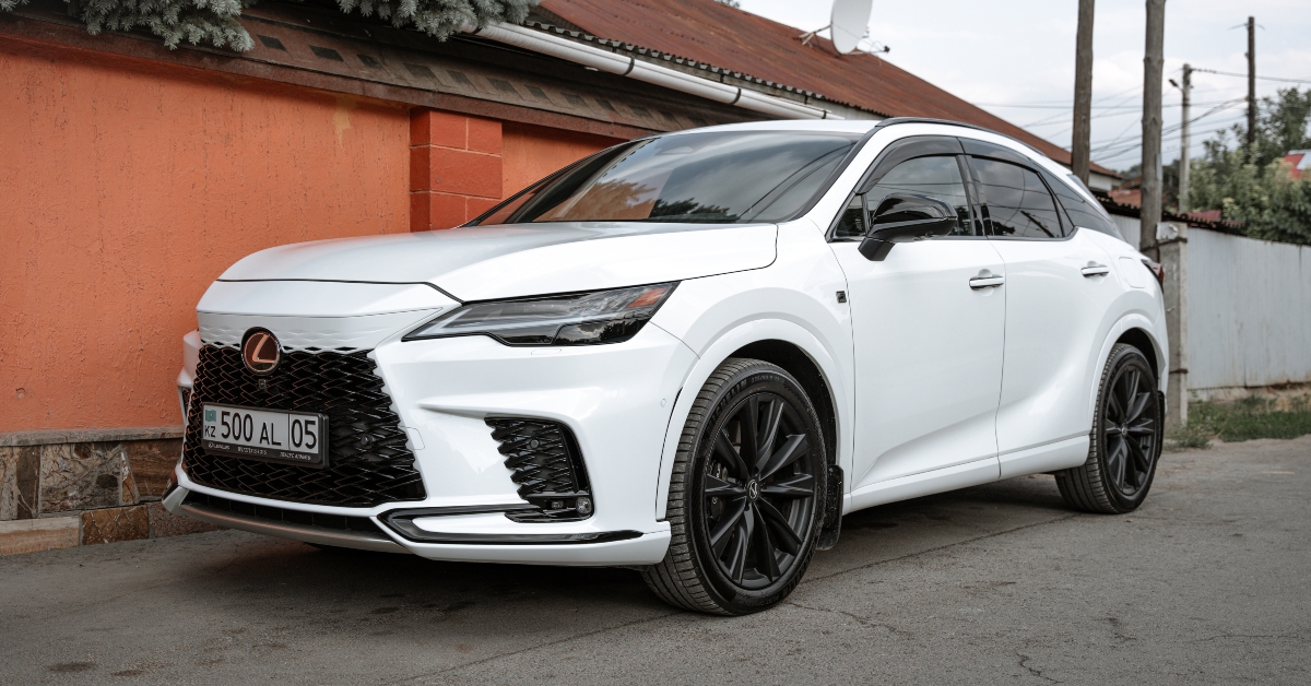 white lexus rx500h