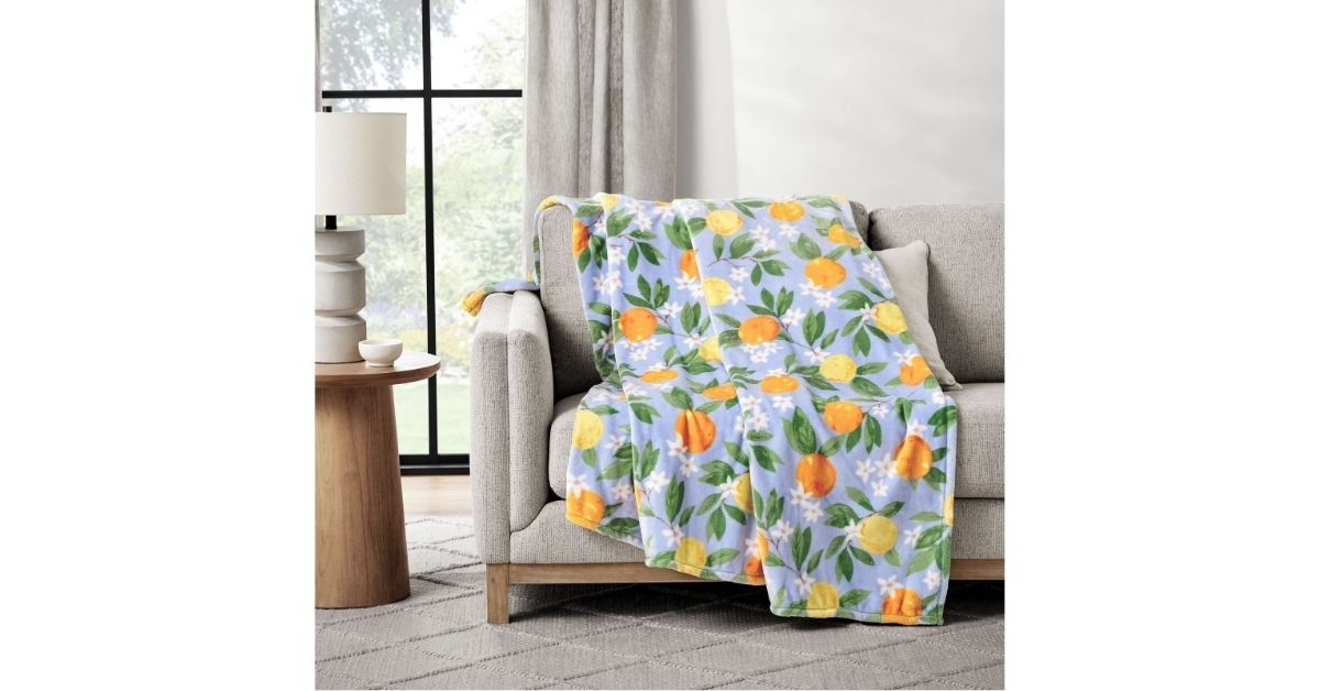 members mark lounge throw