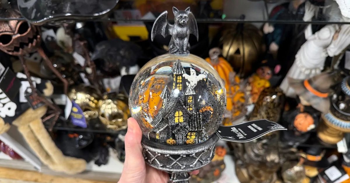 halloween snow globe