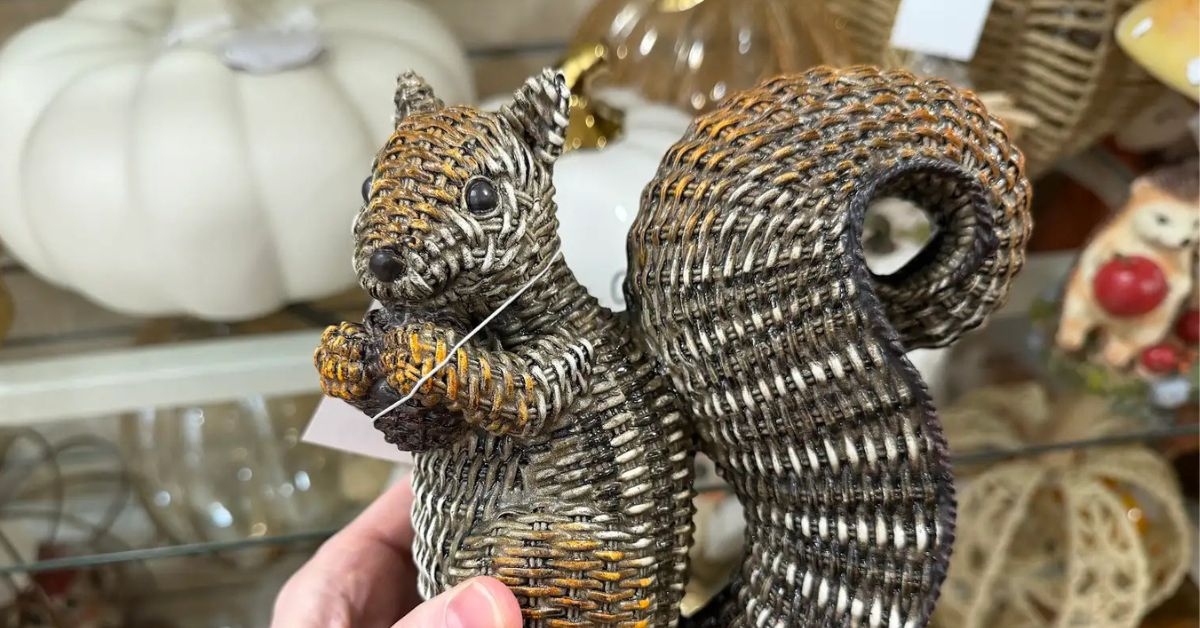 wicker squirrel