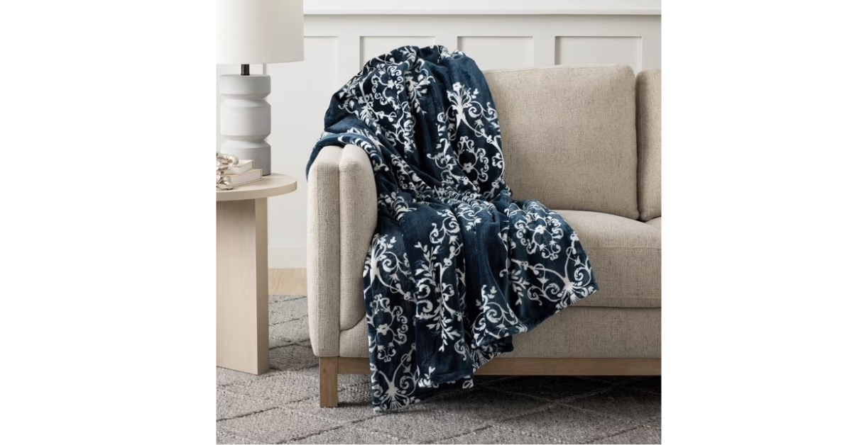 seasonal lounge throw