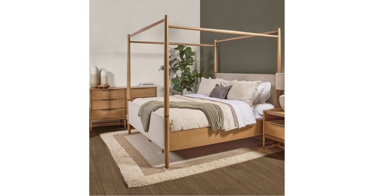 queen canopy bed