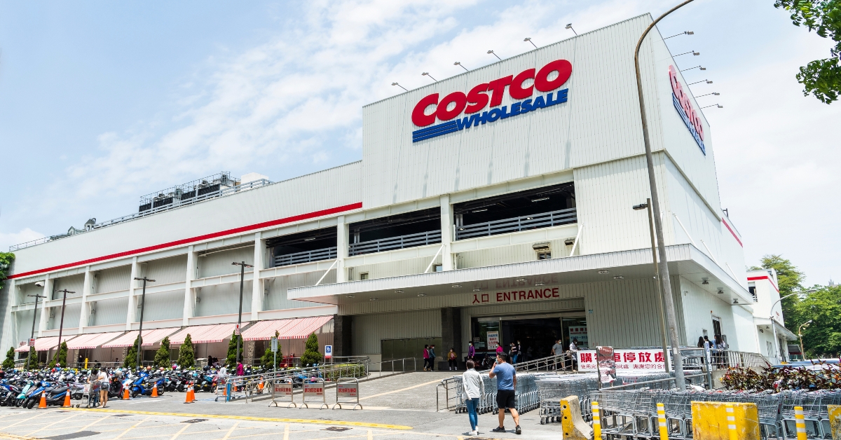 costco wholesale storefront in kaohsiung