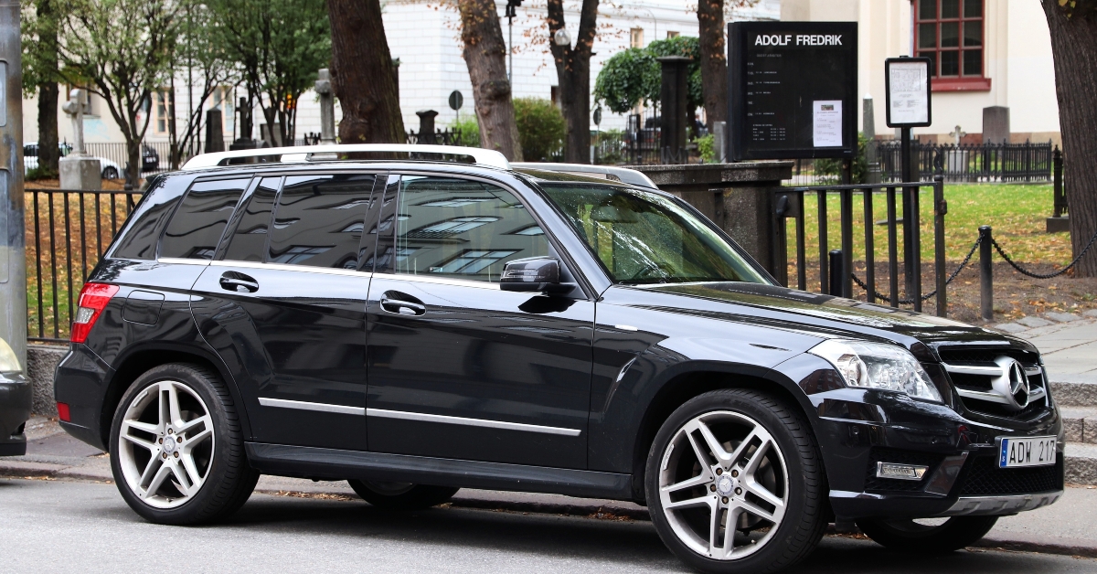 black mercedes benz glk