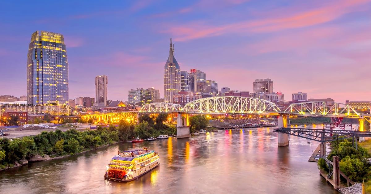 nashville tennessee downtown skyline at twilight