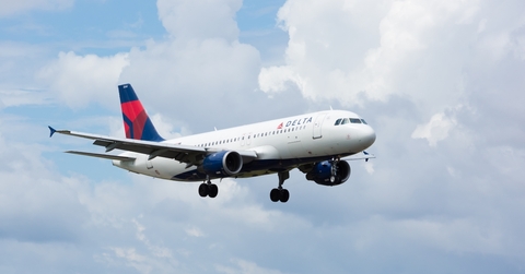 Delta Air Lines airplane landing