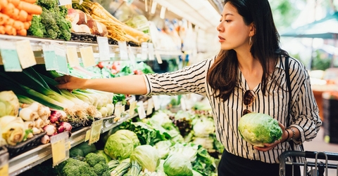 woman grocery shopping