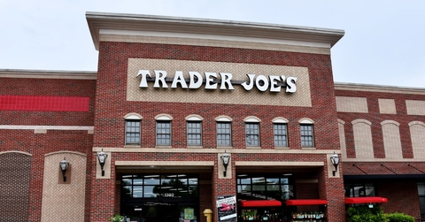 trader joe&#x27;s store in north carolina from outside during day time