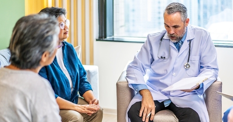 Doctor elaborating on patient&#x27;s health condition