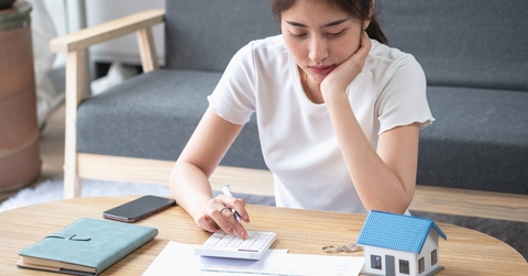 woman sitting and calculating expenses