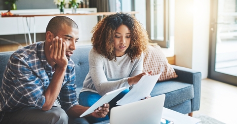 couple worry about savings