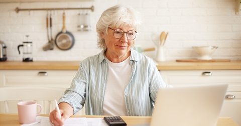 Senior paying electricity bills online