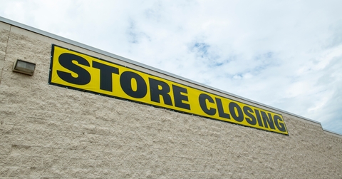 store closing banner