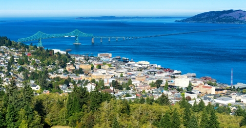 city view of astoria oregon 