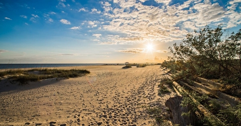 Beach scene in Mississippi