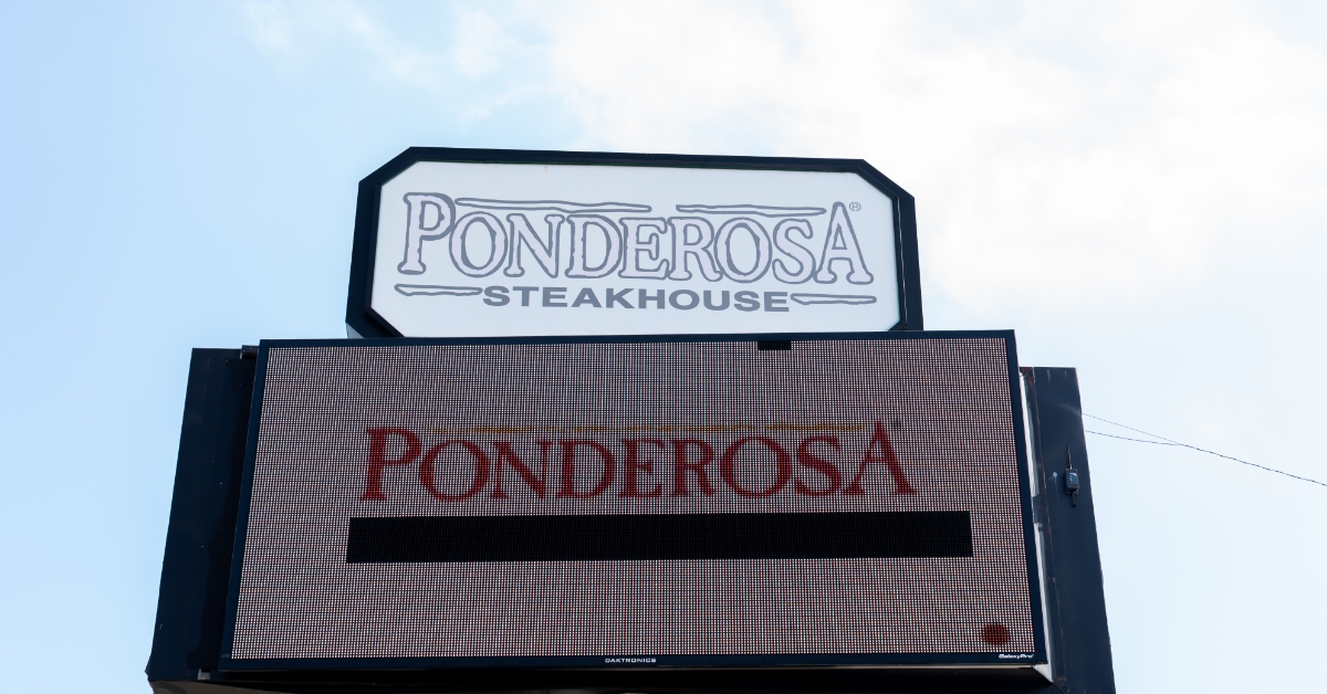8 Chain Restaurants That Offer Discounted Menus Exclusively for Seniors