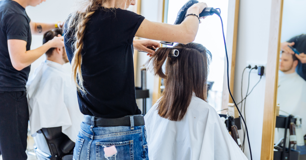 Hairstylists Share 10 Things They Wish You Knew About Tipping | FinanceBuzz