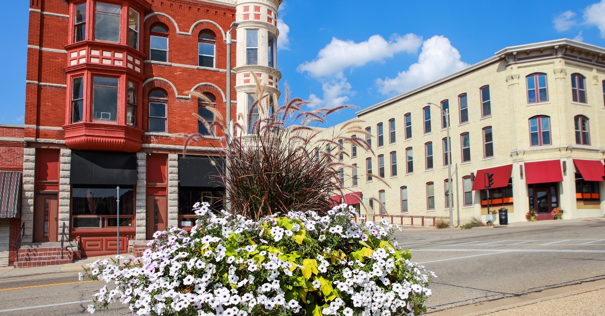 12 Small Towns Where Retirees Can Live Like Millionaires on $35,000 a Year